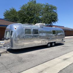 76 Airstream Land Yacht 