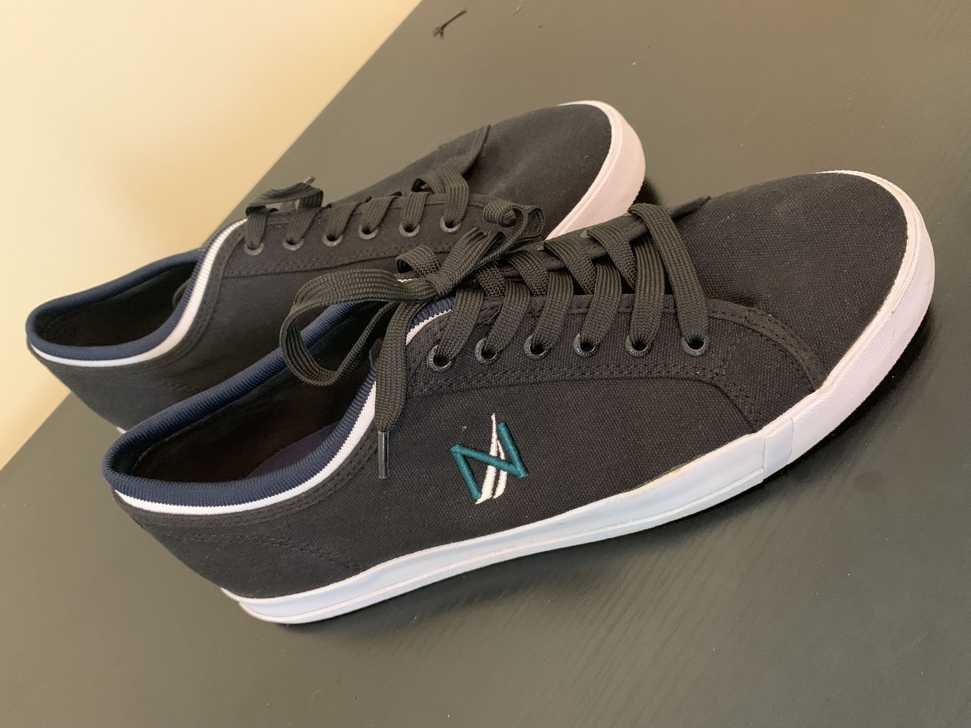 Men’s Size 12 Nautica Brand Canvas Casual Sneakers In Black W/ Accent Trim