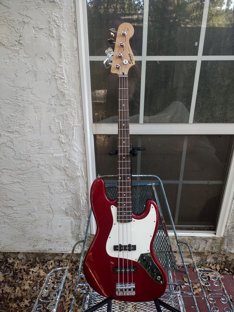 Fender Squire Affinity Jazz Bass + gig bag -
