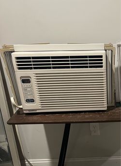 I have 2 air conditioners both are the same 6500 btu free delivery for Irvington East Orange Newark curbside