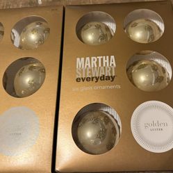 Golden Luster Gold Balls W Glitter Leaves NWT