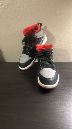 Jordan 1 Mid Kids Shoes 