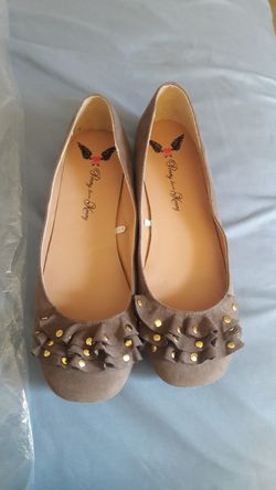 Cute taupe/brown flats