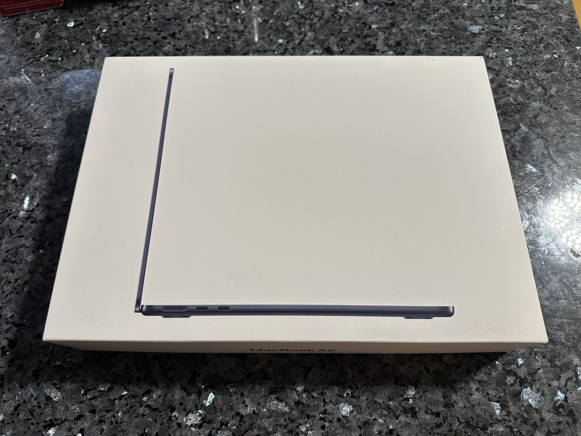 New Apple MacBook Air M2 13” 256GB Midnight
