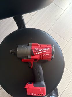 Milwaukee M18 FUEL ONE-KEY 18V Lithium-Ion Brushless Cordless 3/4 in. Impact Wrench with Friction Ring