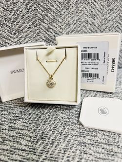 Swarovski Round Crystal Pendant Necklace 