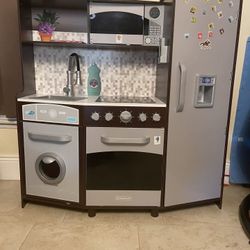 Toy Kitchen And Play Food