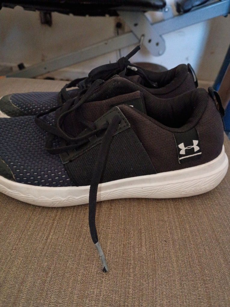 Boys Under Armour Shoes Size2.5y