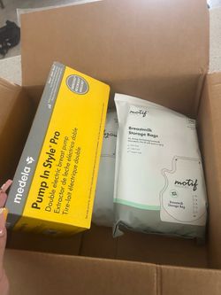 Medela Electric breast pump & storage bags
