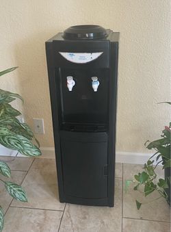 Water Dispenser w Hot & Cold spouts