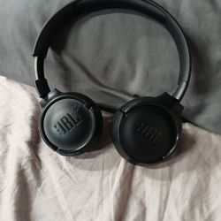 JBL Over-The-Ear Headphones 🎧 