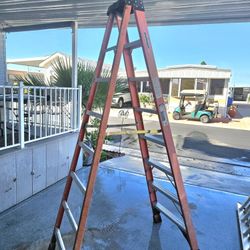 8' FIBERGLASS STEP LADDER