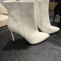 White boots size 8