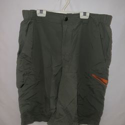 Mens sz 36 army green Columbia cargo work shorts w/ 12” inseam great shape 