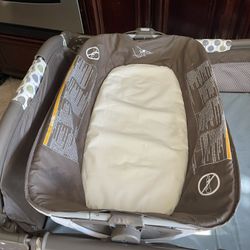 Play yard - Graco pack n play / play yard / play pen / change table / crib Includes bassinet and changing table Easy compact and store Has mobile and 