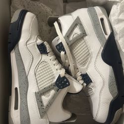 Midnight Navy Retro Jordan 4s