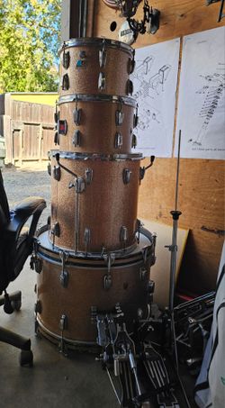 Early 1960's Ludwig Champagne Sparkle Drum Set Drums