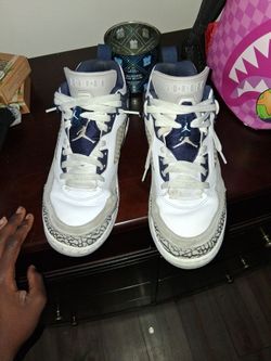 Selling Jordan spizike lows size 11