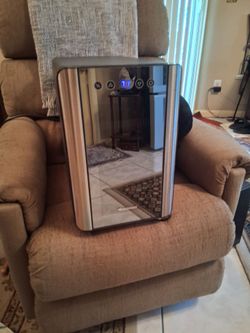 Six bottle countertop or camper wine cooler, adjustable temperature, temperature illuminated on front, made by wine enthusiast