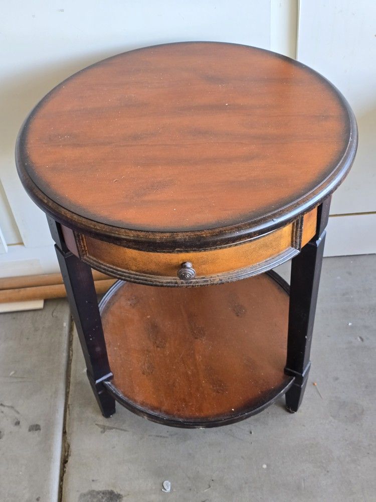 Vintage Style Round 20" End Table