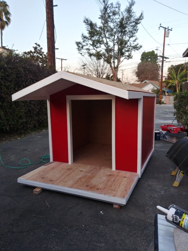 EXTRA LARGE 🐕 DOG HOUSE 🏠!! Ready to deliver