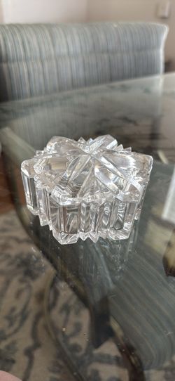 Mikasa Nature's Song Snowflake Crystal Trinket Box