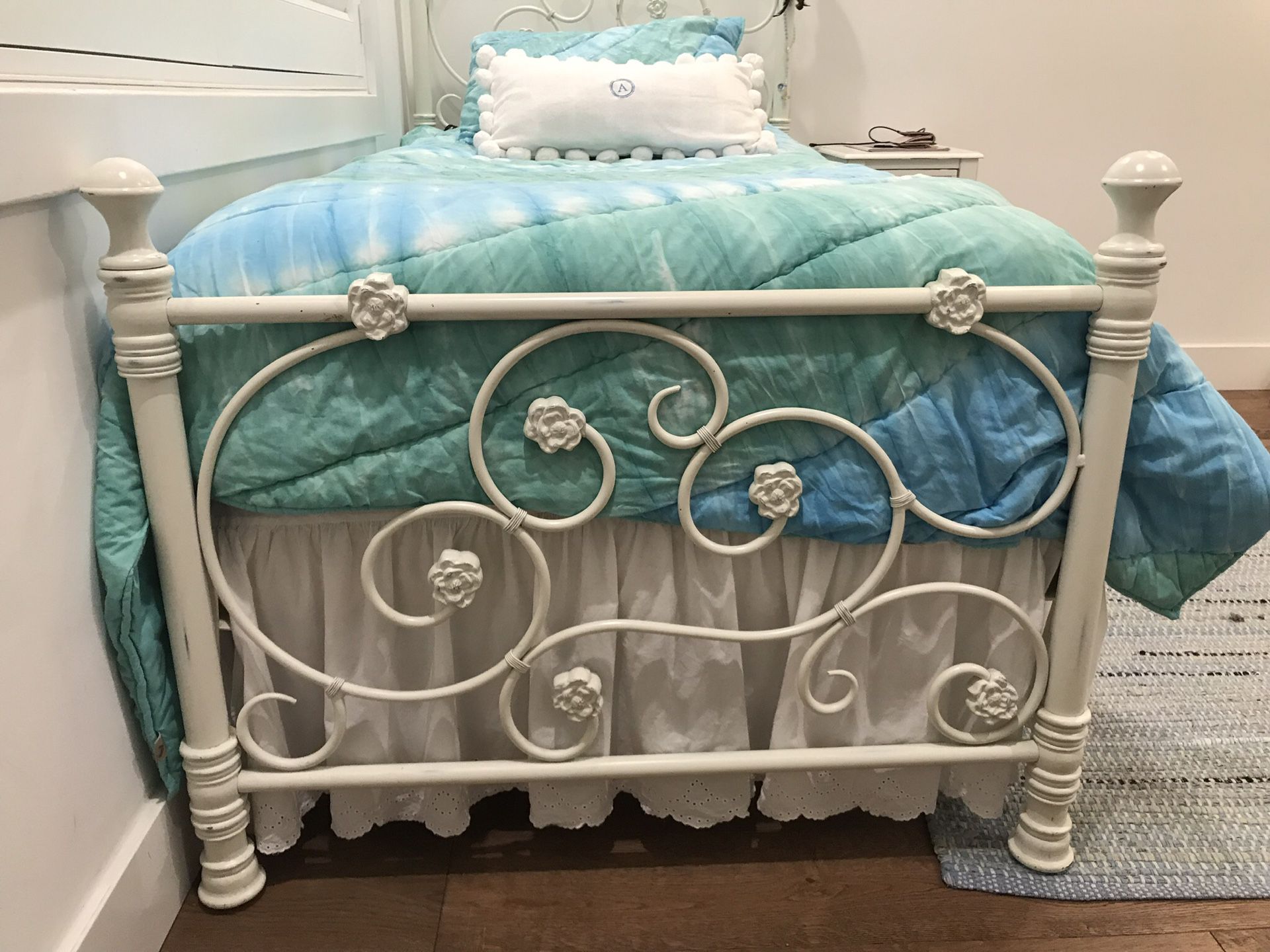 Twin size iron bed