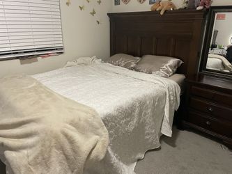 Queen Bedroom Set