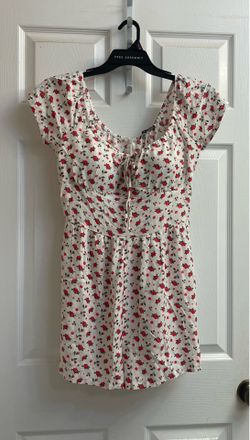 Brand new white rose print romper size L Juniors