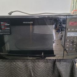 Brand New Black Heavy Duty Frigidaire Microwave 