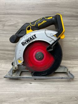 DeWALT DCS566 20V MAX Brushless 6-1/2" Cordless Circular Saw (PO1025432)