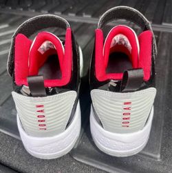 Boys Jordan Max Aura 2 sneakers