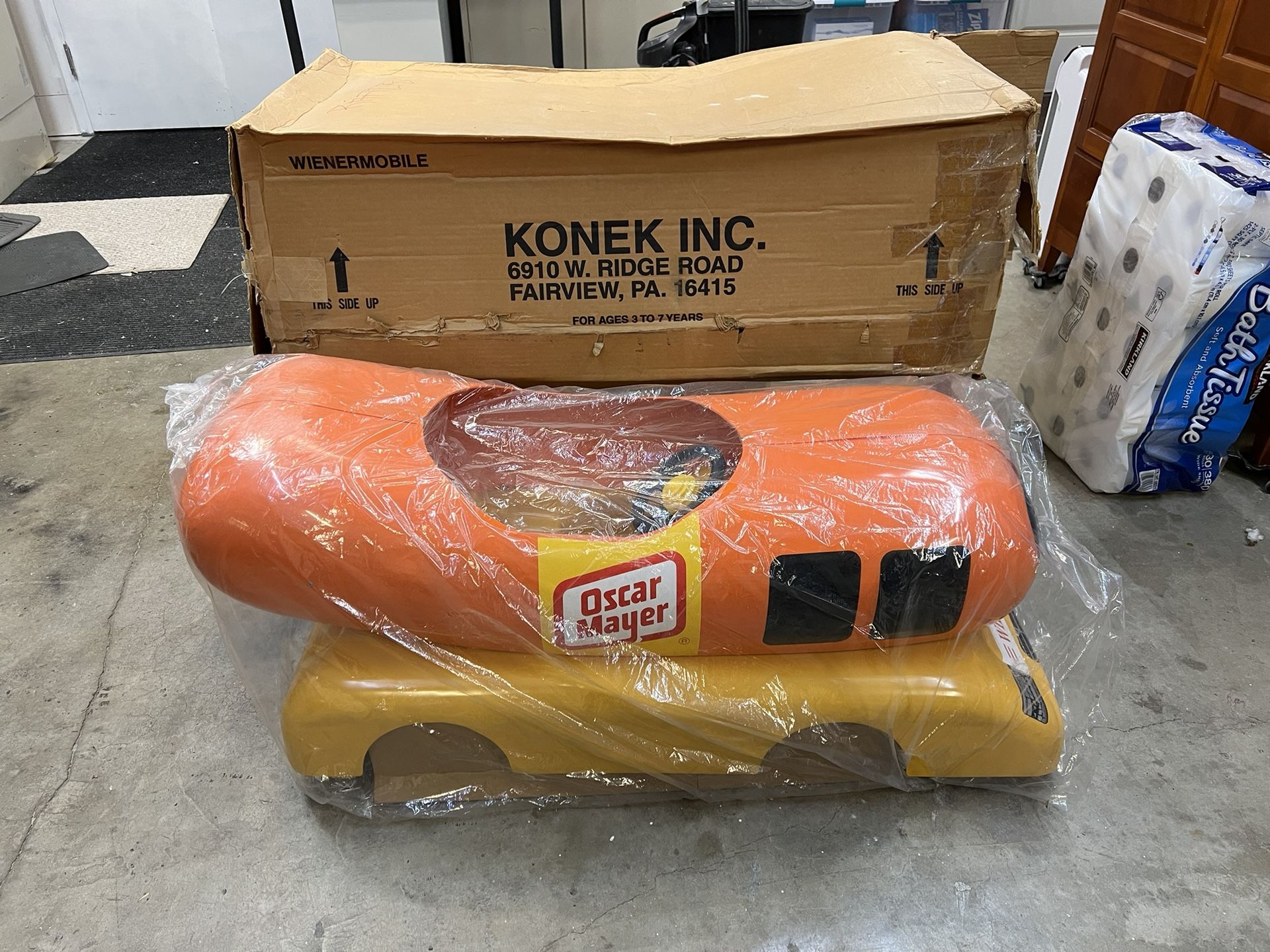Oscar Meyer wiener mobile pedal car — NEW