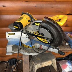 12 Inch Dewalt Compound Miter Saw 