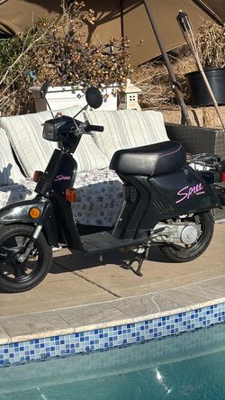 1986 Honda Spree 50cc – Runs, New Tires & Battery