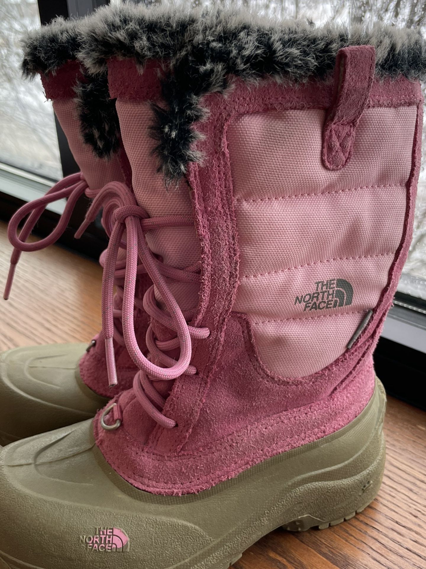 The North Face girl’s size 2 snow boots