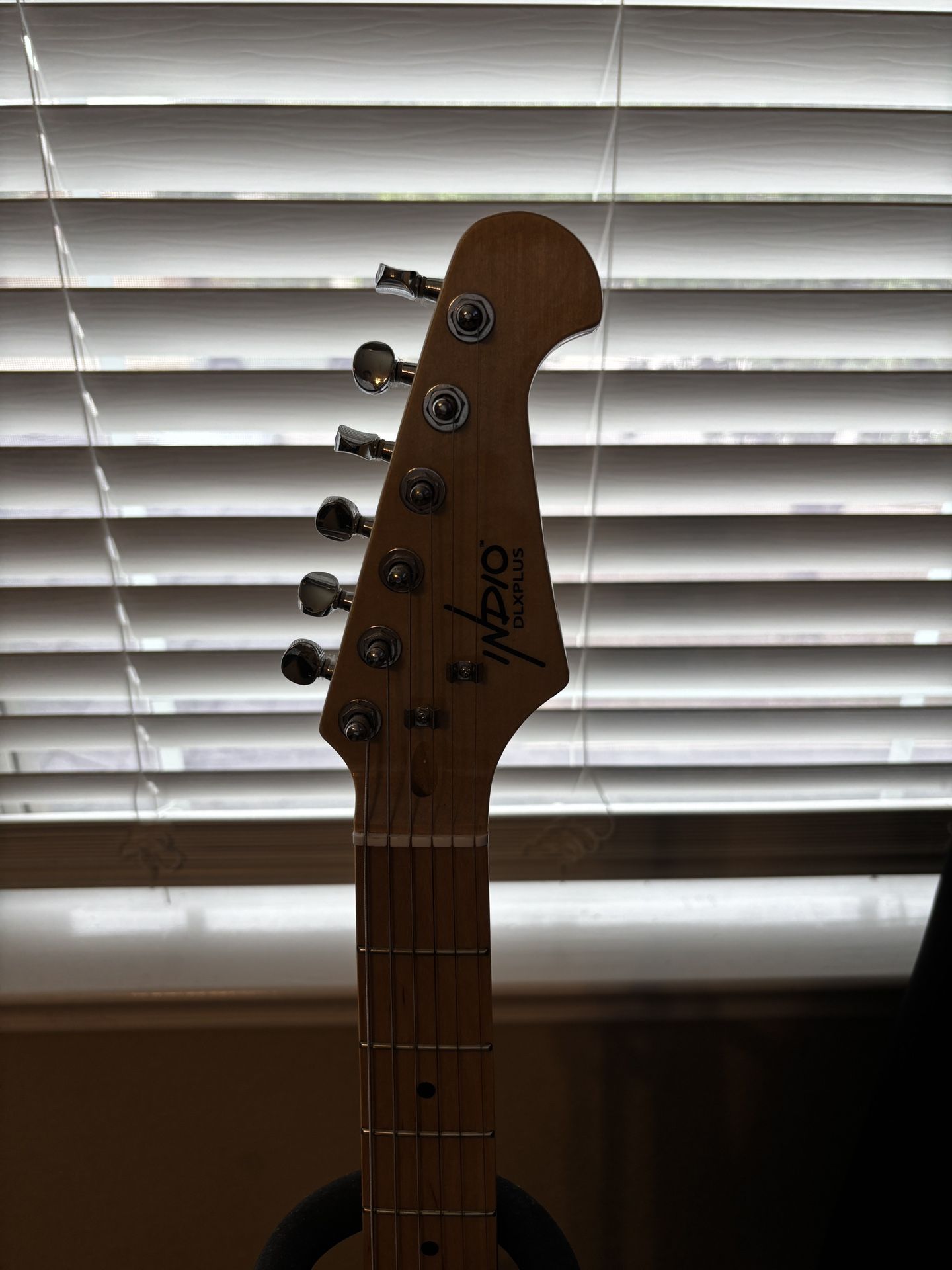 Indio DLXPLUS electric Guitar