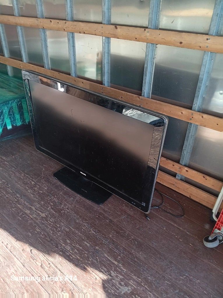 π PHILIPS 50 INCH FLAT SCREEN TV
