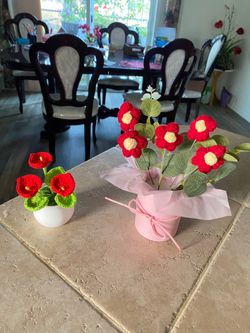 Handmade knitted artificial flowers