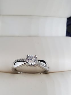 Pretty dainty Engagement ring