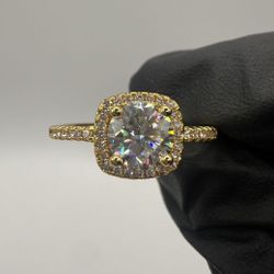 VVS1 Gold Casing Moissanite Engagement Ring Square Halo 1.0ct