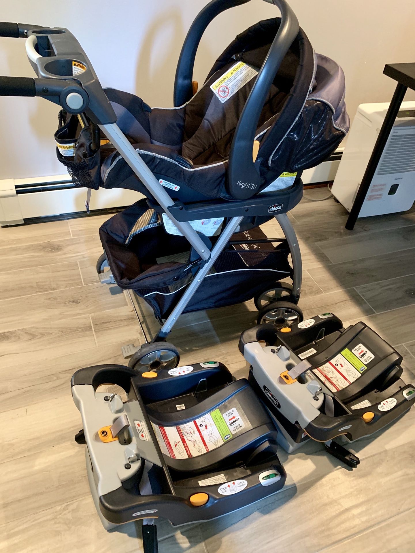 Chicco car seat, stroller & 2 bases