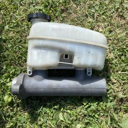 Brake Master Cylinder With Reservoir