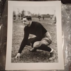 Yale Bulldogs Larry Kelly Heisman Trophy Football Player 8x10 Glossy Black and White Photo Vintage Collectible