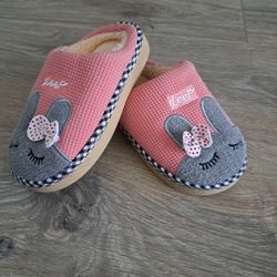 Girls Sise 8T Slippers