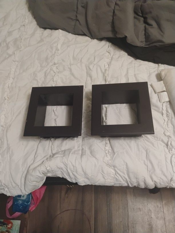 Two Small Shelves To Put On The Wall