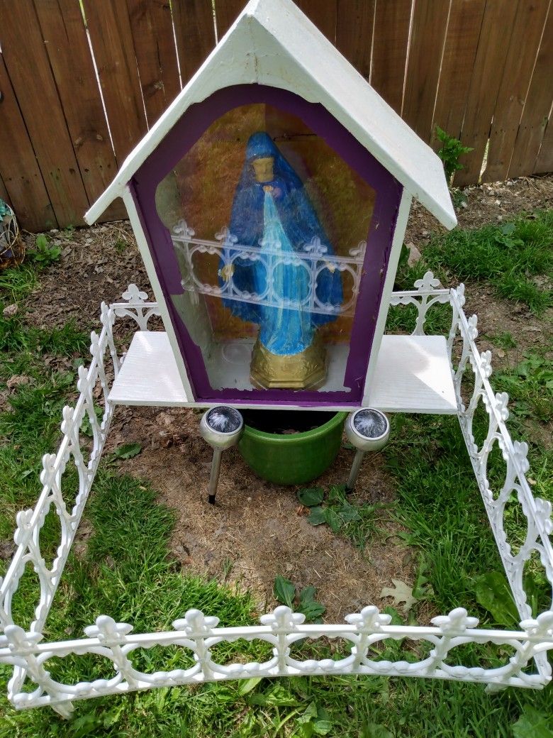 Outdoor Yard Decor Shrine Religious Blessed Mary Under Glass Fencing And Lights Included