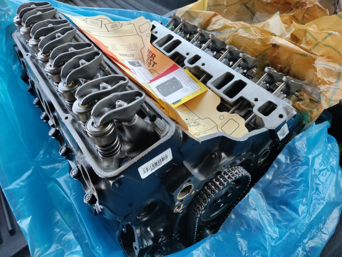 V8 Engine 305