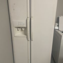 Refrigerator/Electric Stove 