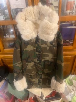 Aofur Camouflage Faux Fur Trim Parka Jacket Woman’s Size XS